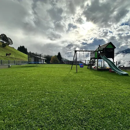 Panoramablick Tscheltsch Lägenhet